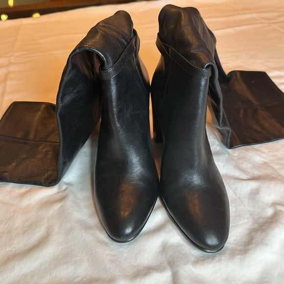 Black tall boots - Picture 4 of 6